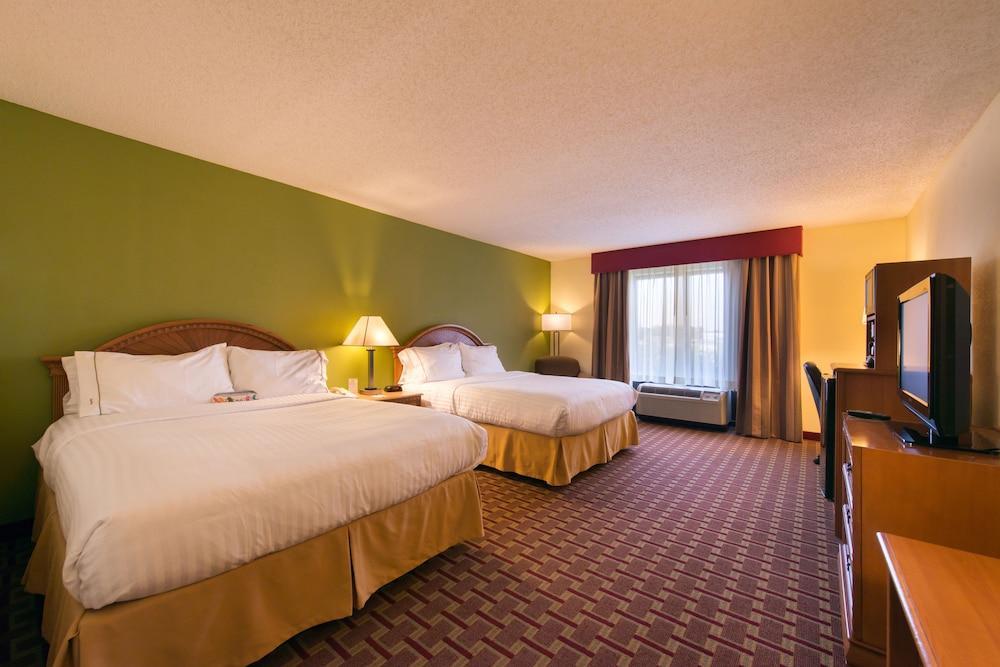 Holiday Inn Express Hotel & Suites Tampa-Anderson Road-Veterans Exp By Ihg West Chase Exterior foto