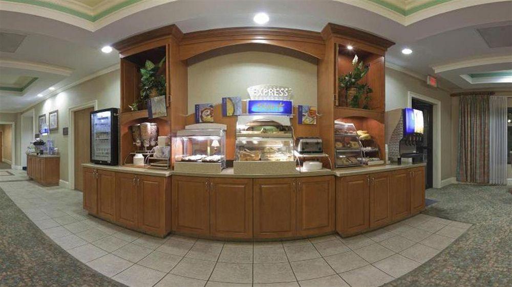 Holiday Inn Express Hotel & Suites Tampa-Anderson Road-Veterans Exp By Ihg West Chase Exterior foto