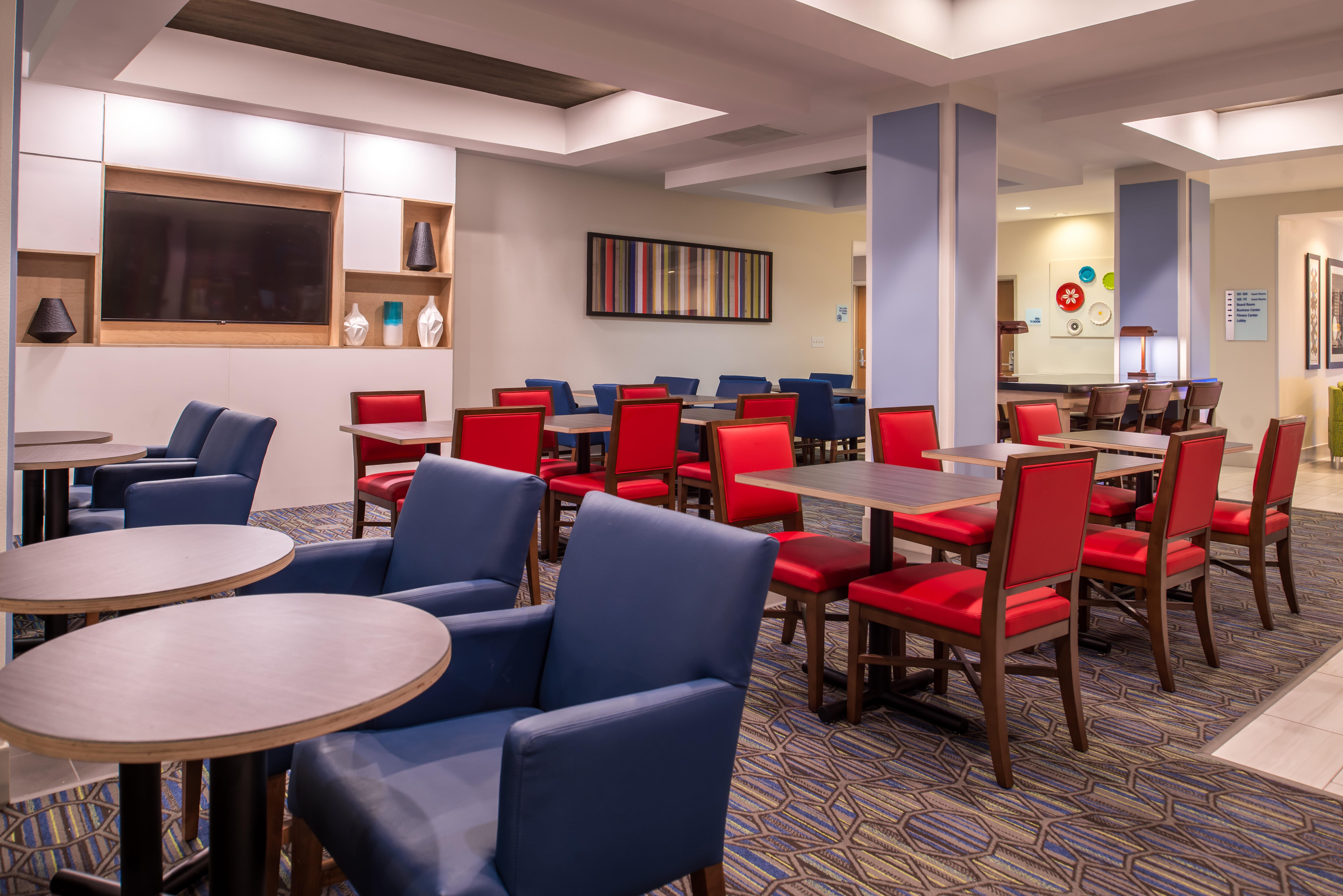 Holiday Inn Express Hotel & Suites Tampa-Anderson Road-Veterans Exp By Ihg West Chase Exterior foto